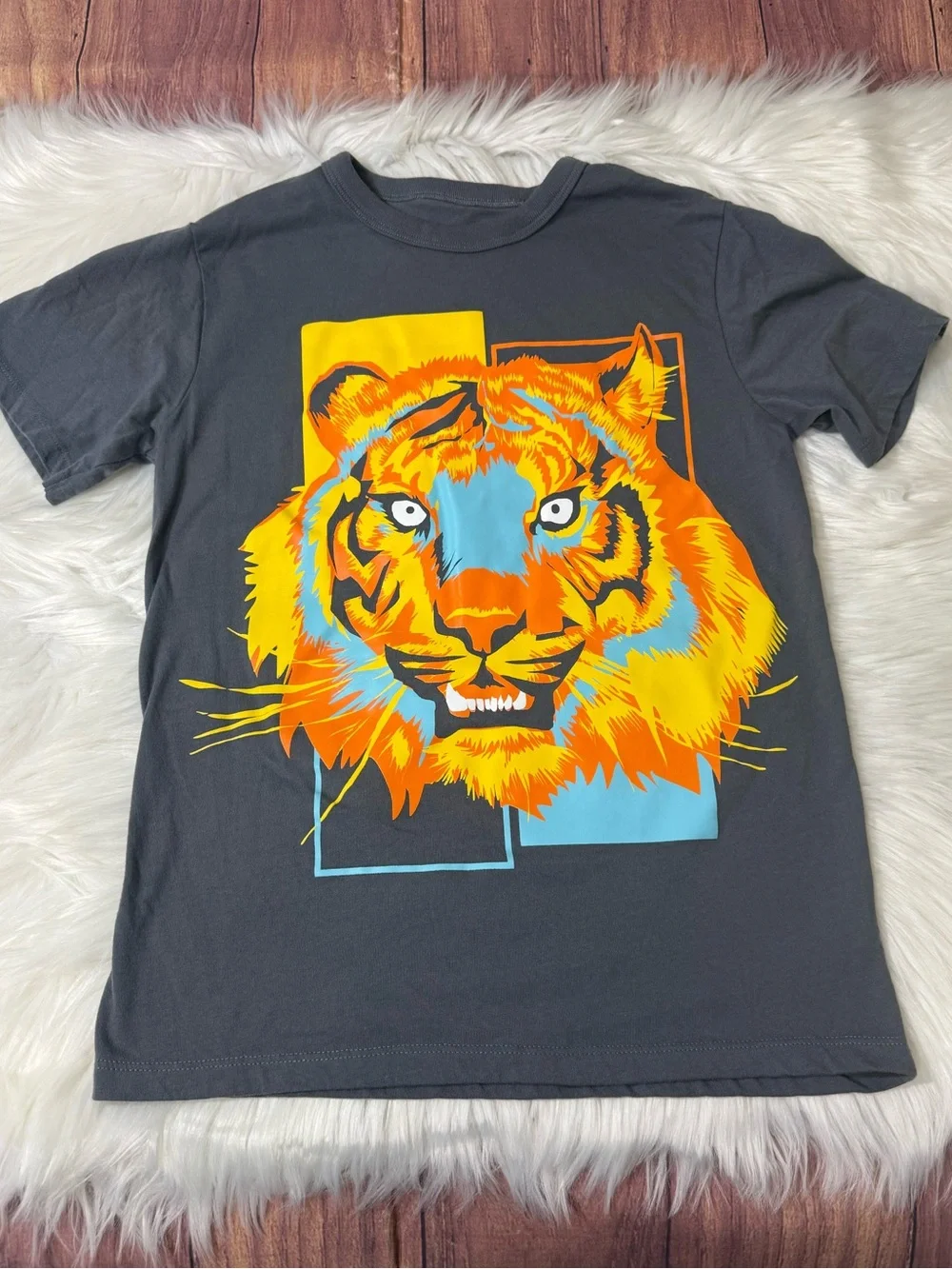 The Children’s Place Gray Graphic T-Shirt - Boys Size M (7/8)